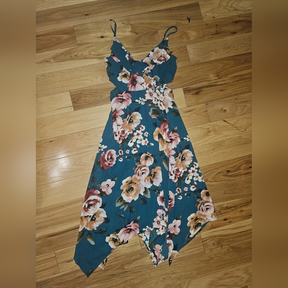 Inspired Hearts Dresses & Skirts - Inspired Hearts, Large flowy floral dress. teal color nwt